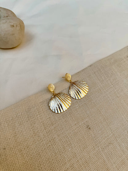 Golden Shell statement earring - Lili-Origin