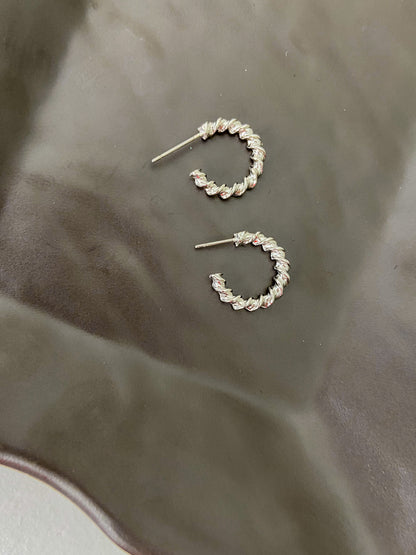 Small 1 Silver Singles Earring - Lili-Origin