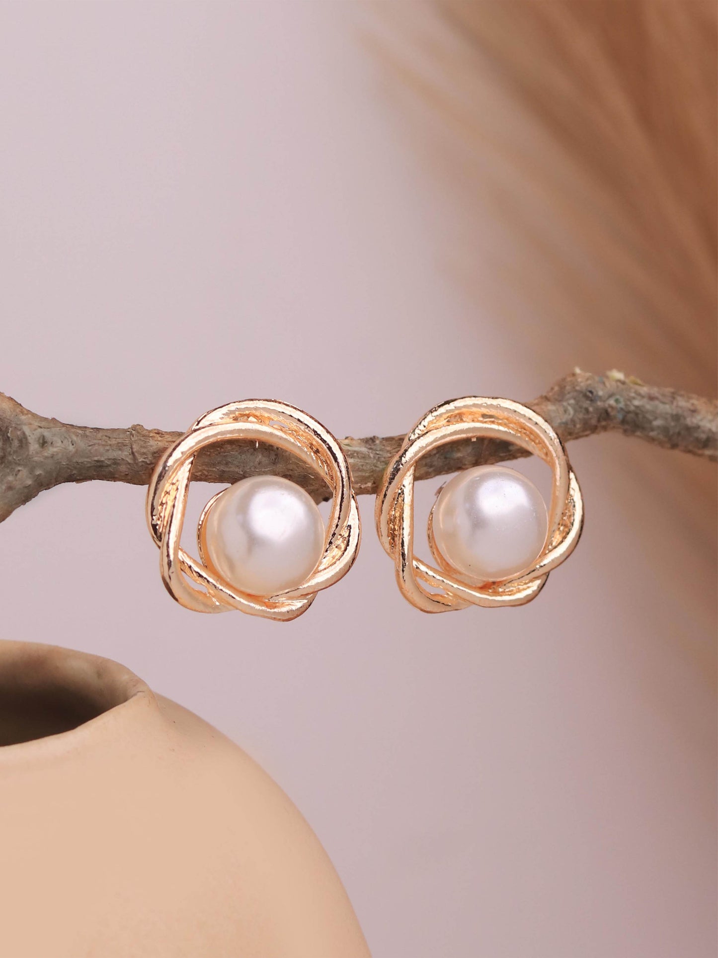 Spiral pearl Stud