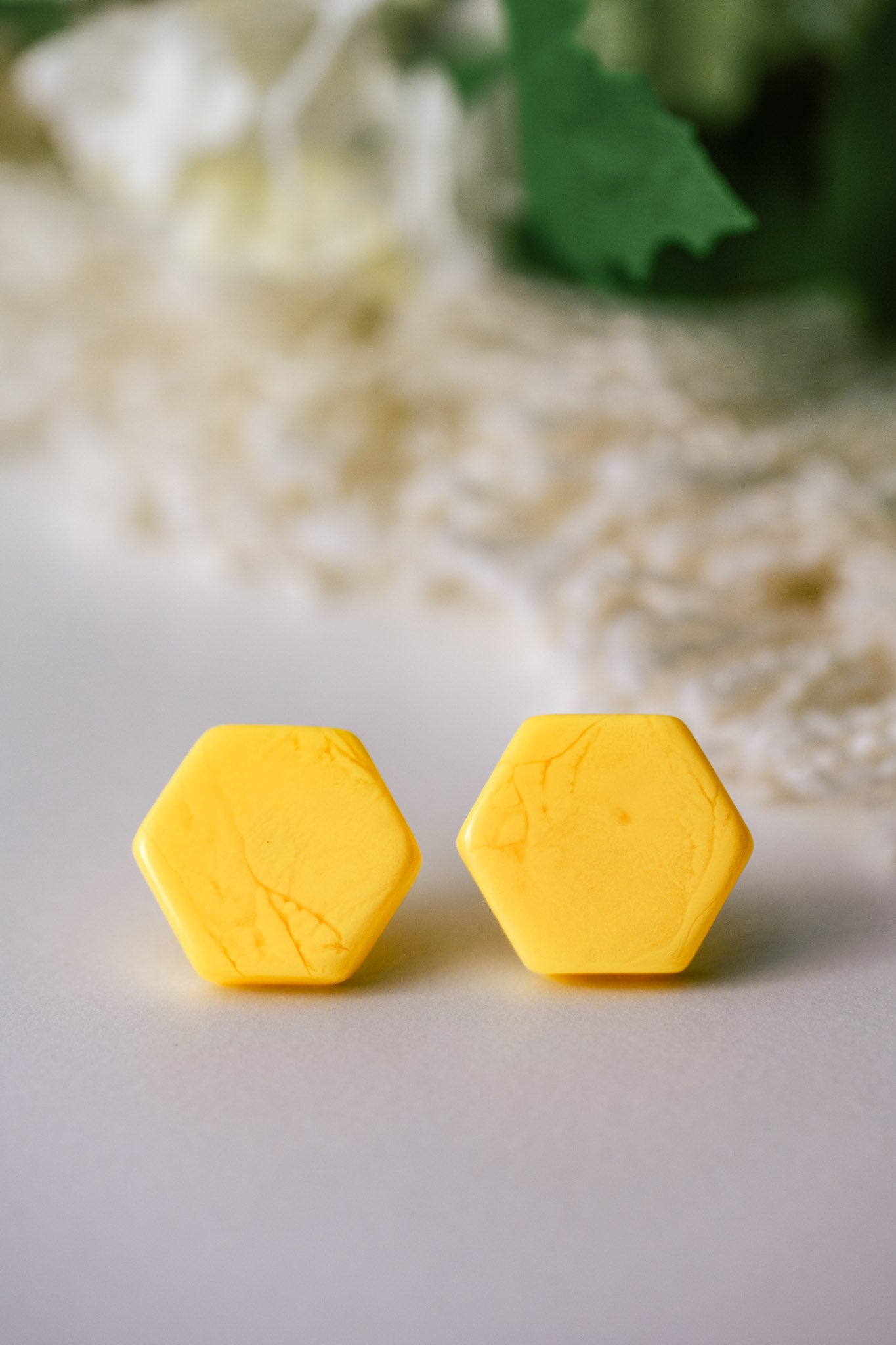 Resin Yellow Hexagon - Lili-Origin