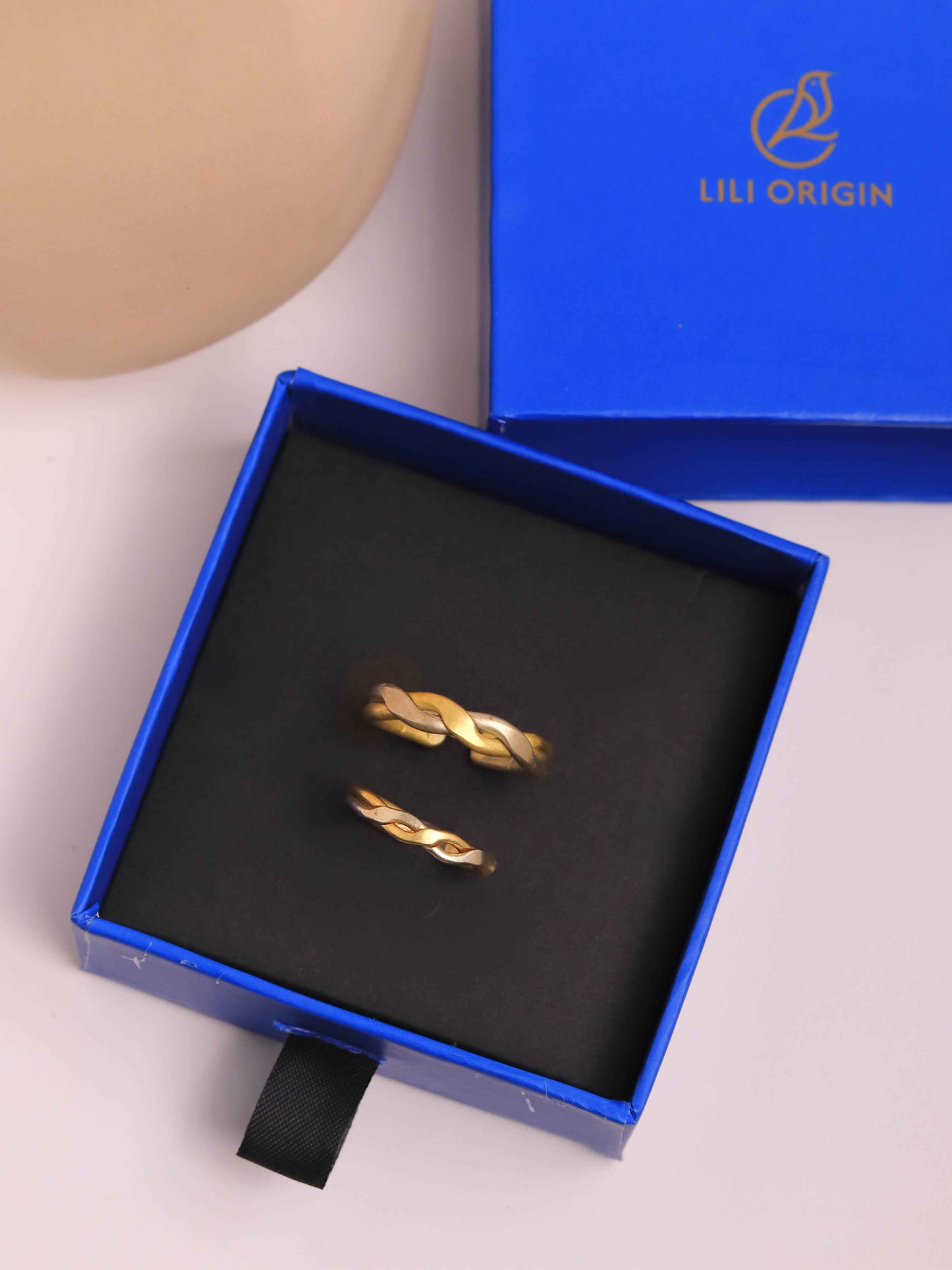 Intertwined Couple Rings Box Brass (Anti Tarnish)