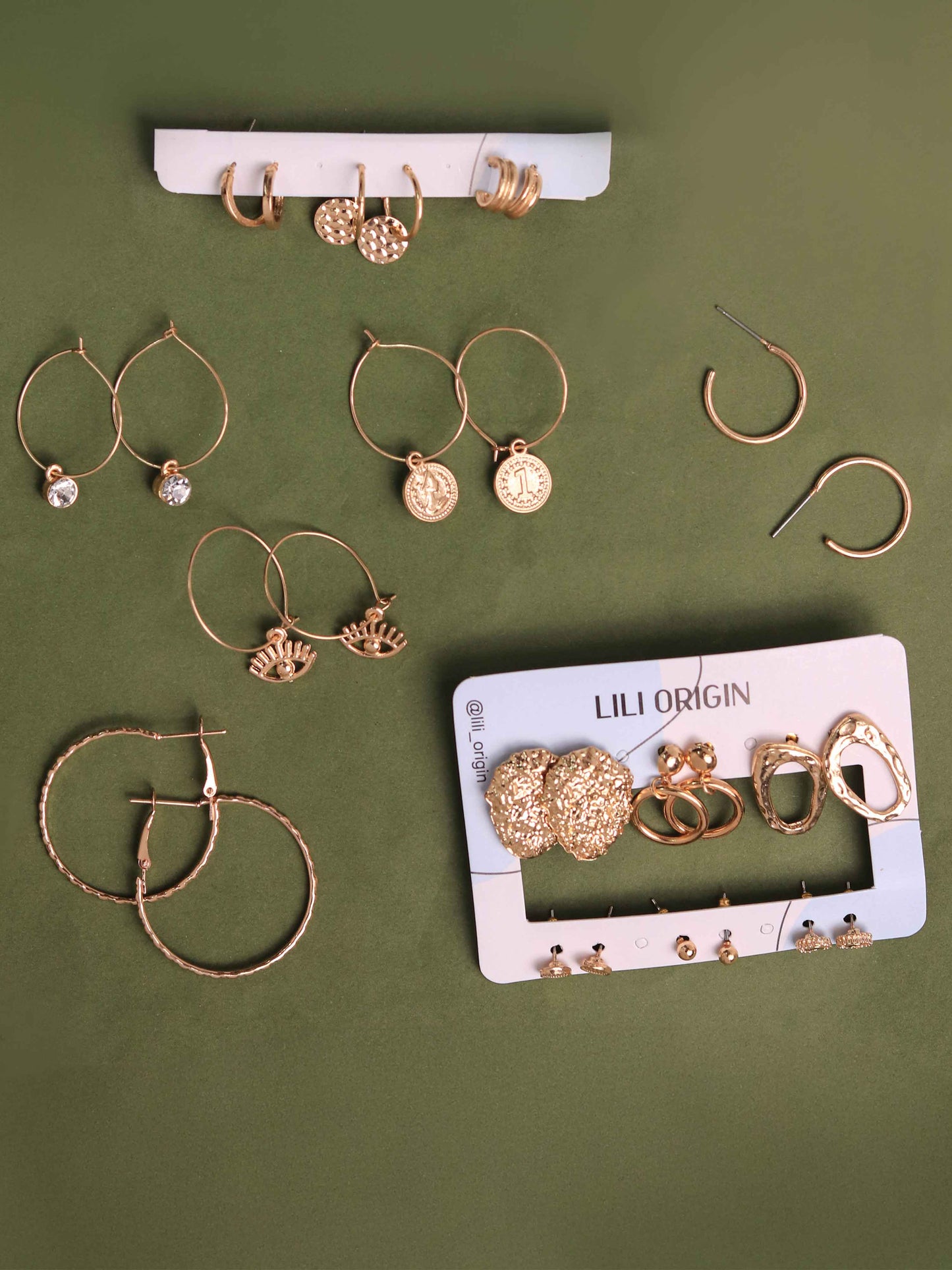 Gold Girl Essential 14 Earring Hamper