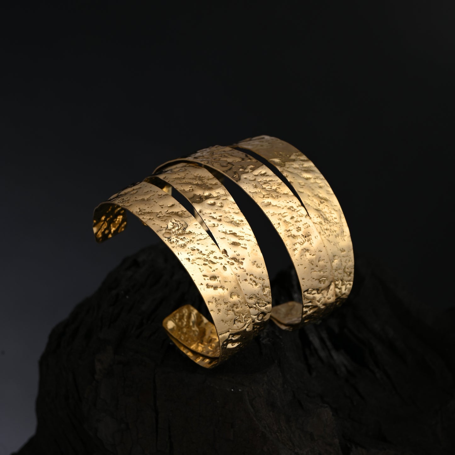 Linguine Criss Brass Bracelet (Anti Tarnish)