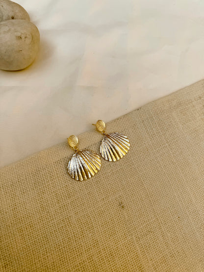 Golden Shell statement earring - Lili-Origin