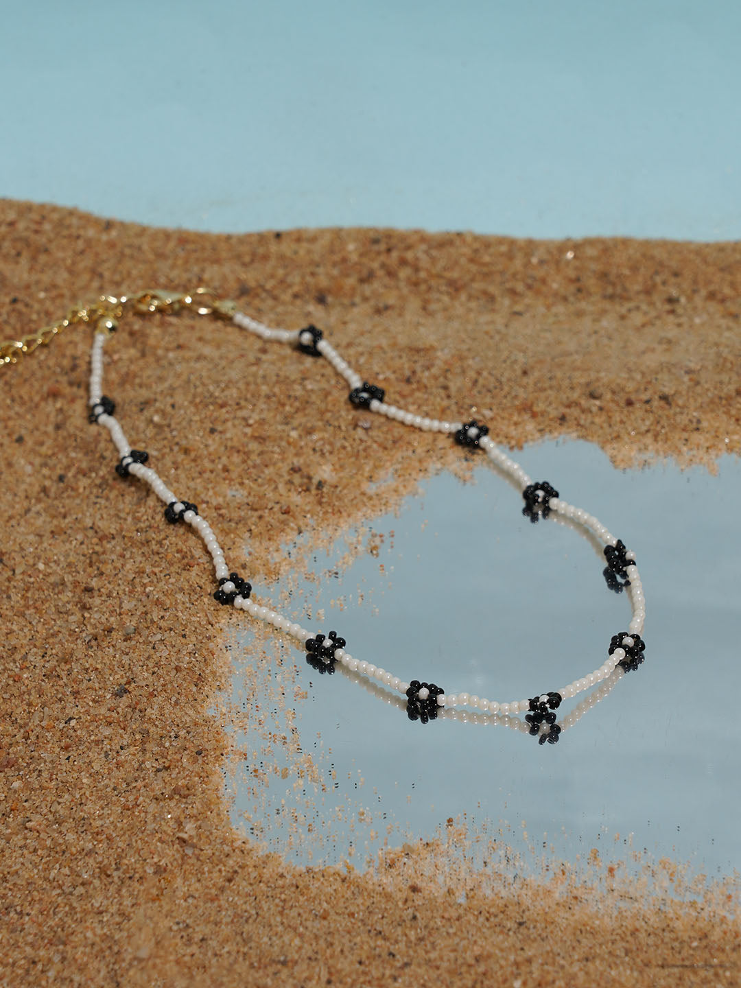 Flower beaded black and white choker - Lili-Origin