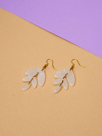 White Leaf Resin Earring - Lili-Origin