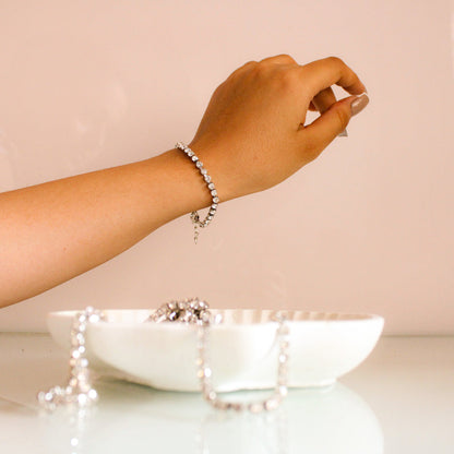 7 Jewel Silver Hamper (1 Earring + 3 Rings + Necklace + Bracelet + Anklet) - Lili-Origin