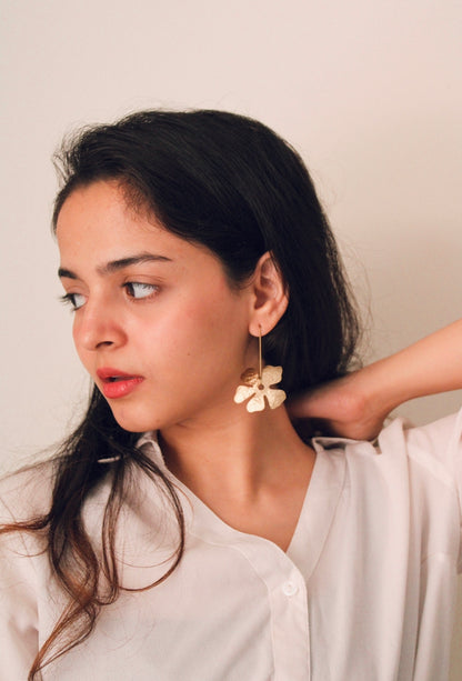 Hanging flower earring - Statement Earring - Lili-Origin