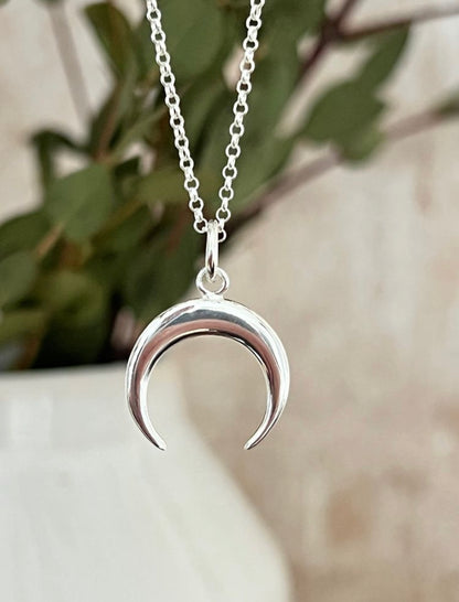 Moon Necklace Silver - Lili-Origin