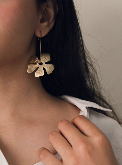 Hanging flower earring - Statement Earring - Lili-Origin